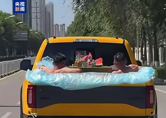 皮卡货箱载人真实处罚案例.jpg